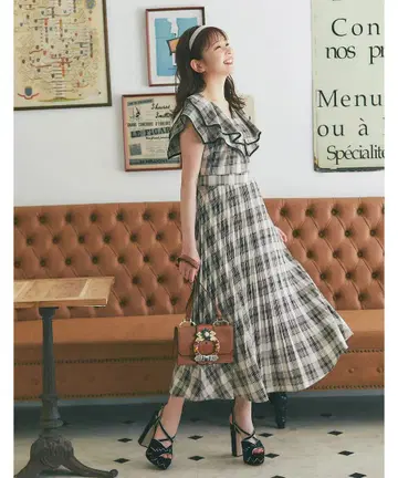 tocco closet 파이핑 빅 칼라 체크 무늬 플리츠 원피스