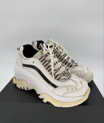 Skechers 화이트 스케쳐스 스니커즈 24cm