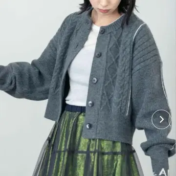 [컨디션 최상] Eimee Law 라인&로고 포인트 케이블 니트 가디건