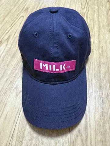 미사용 새상품 MILK 로고 야구 모자 네이비