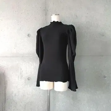 택 포함 새상품 쫀득하고 따뜻한 하이넥 두꺼운 원단 티셔츠 블랙