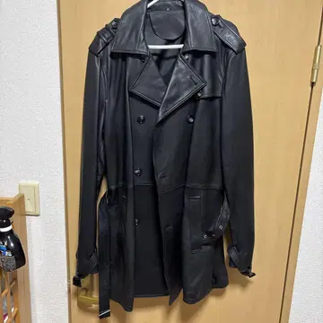 블랙 가죽 트렌치코트