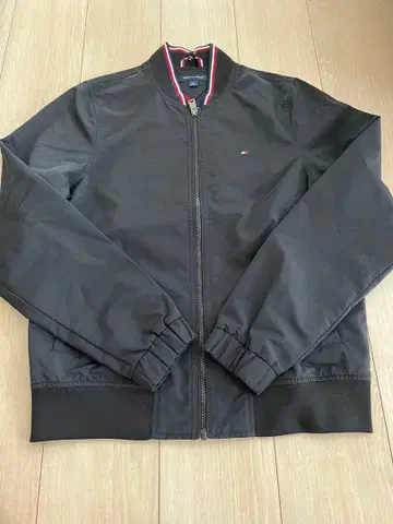 TOMMY HILFIGER 블랙 점퍼 S