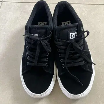 DC 블랙 스니커즈 25cm