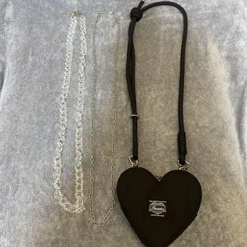 OUTDOOR x BASICKS 하트형 바디백