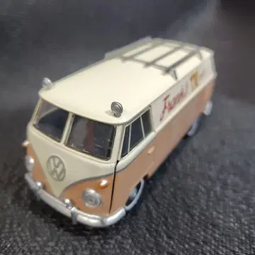 1961 Volkswagen Type 2 1:32