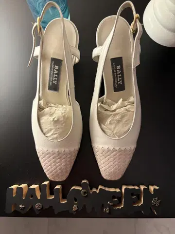 새상품급 BALLY 바이컬러 펌프스 2E 화이트, 핑크