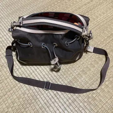 브라운 나일론 숄더백