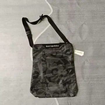 Marimekko 마리메꼬 Neat Crossbody Unikko M