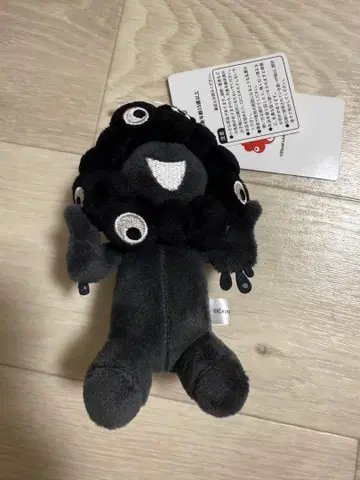 블랙 미야쿠미야쿠 앉은 카라비너