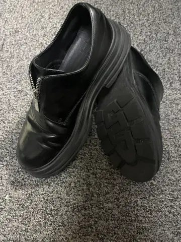 블랙 통굽 지퍼 신발