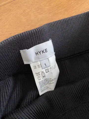 하이크 HYKE 비대칭 스커트 오샤레 블랙