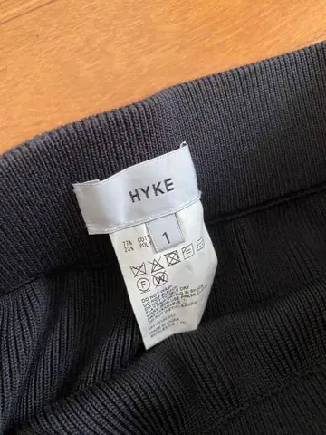 하이크 HYKE 비대칭 스커트 오샤레 블랙