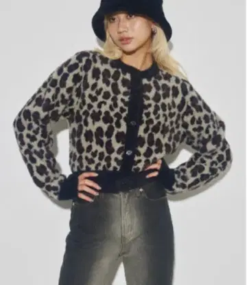 LEOPARD FLUFFY KNIT 러그 아젬 레오파드 니트