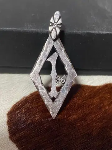 스컬 플라이트 펜던트 탑 1% 바티칸 다이아몬드 포함