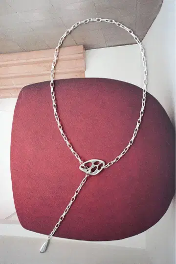STRONG LOTUS SILVER NECKLACE Ours