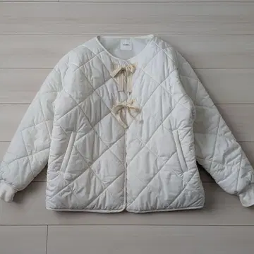 BeAMS DOT 빔즈 리본 퀼팅 코트 화이트 충전솜 포함