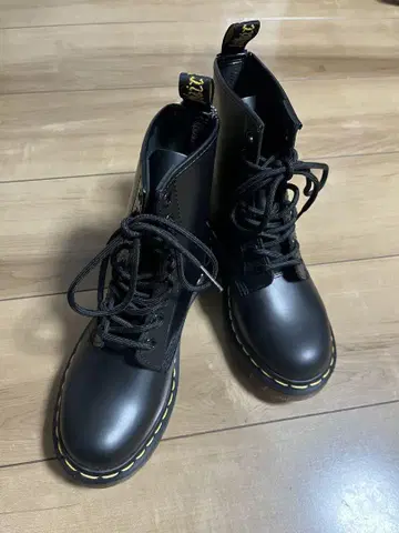 닥터 마틴 블랙 미드컷 부츠