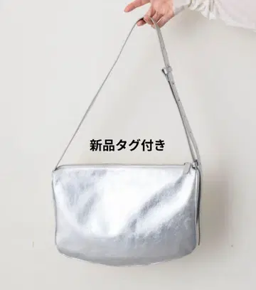 [새상품 택 포함] 이아파피요네 스와로바닥 숄더백 실버