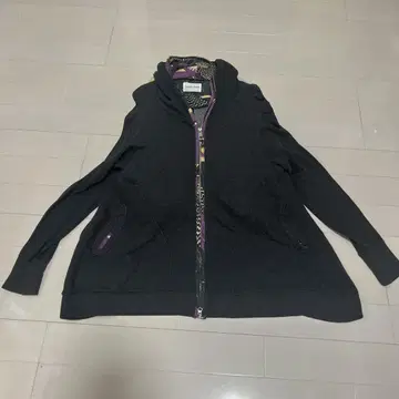 다크 그레이 후드 부착 후드티 츠모리치사토