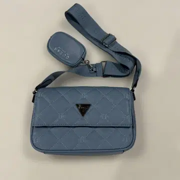 GUESS 퀼팅 숄더백 블루