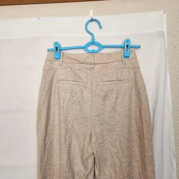 베이지 플리츠 캐주얼 팬츠 캐주얼 포켓 부착