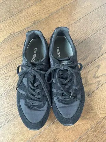 마가렛호웰 x MIZUNO 스니커즈 블랙