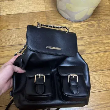 Chicco 블랙 백팩 프론트 포켓 부착