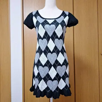 새상품 하트 무늬 아가일 Magender 반팔 미니 원피스