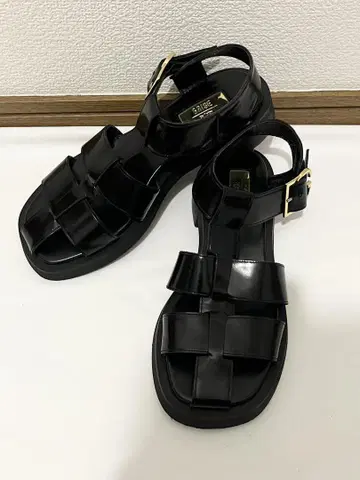 컨디션 최상 Le Talon GRISE 구르카 샌들 GR 버클 가죽