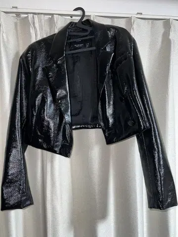 Bershka 광택 나는 블랙 크롭 자켓