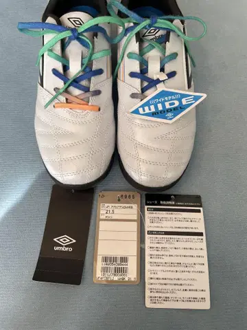 미사용 새상품 umbro 축구화 21.5 화이트