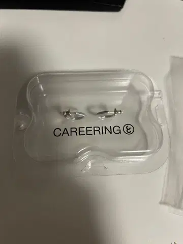 CAREERING 실버 귀걸이 (양쪽 귀용)