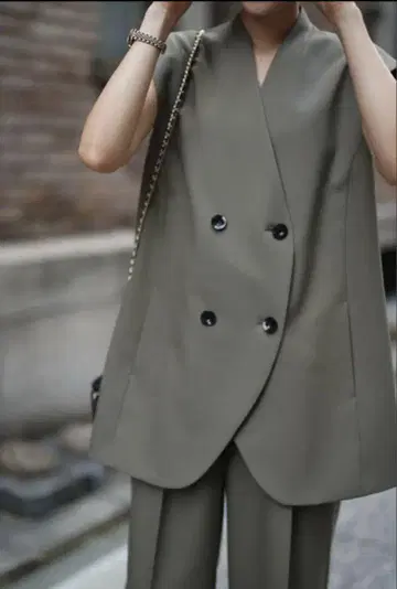 ELLIE 엘리 베스트 카키