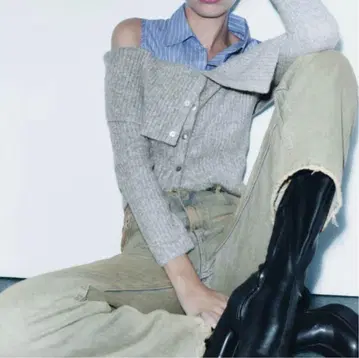 ZARA 대비 컷 아웃 이종 소재 니트 스웨터 레이어드
