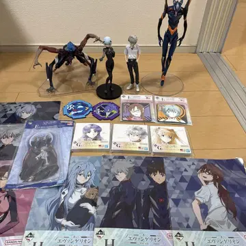 에반게리온 피규어와 굿즈 세트