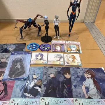 에반게리온 피규어와 굿즈 세트