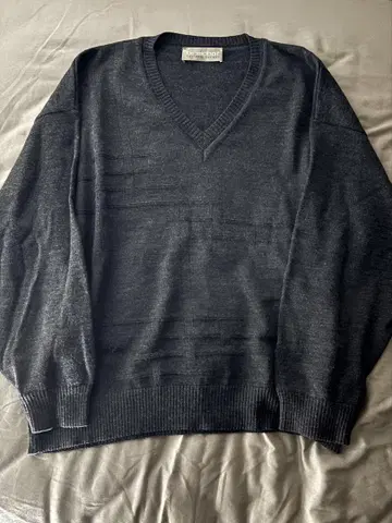 00s long sleeve V neck knit