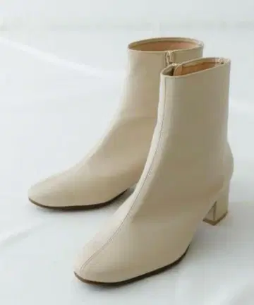 EMELINA 아이보리 숏부츠