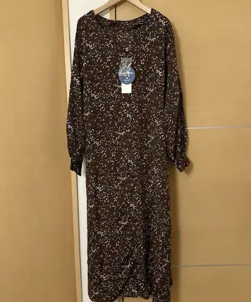 새상품 어반 리서치 서니 라벨 플라워 프린트 원피스 브라운 F