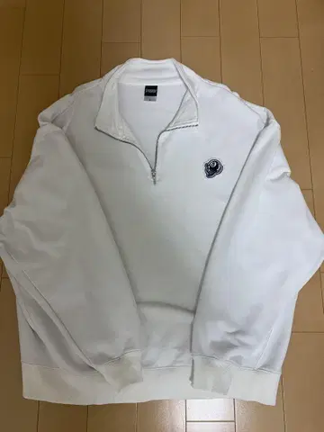 화이트 하프 지퍼 트레이닝복