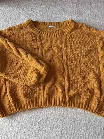 GYDA 케이블 짜임 크롭 니트