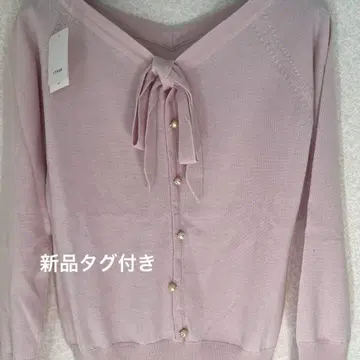 택 포함 새상품 로트레아몽 후면부에 리본과 펄 버튼이 달린 V넥 니트