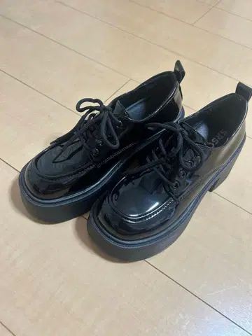 에나멜 블랙 통굽 신발 24.5cm