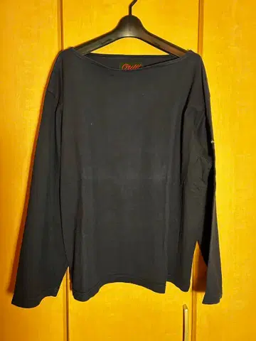 Outil 블랙 긴팔 티셔츠