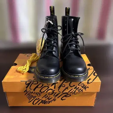 닥터마틴 Dr.Martens 8홀 부츠 블랙 새상품