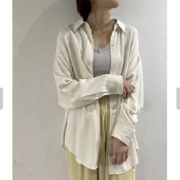 이번 시즌 신상 미사용 새상품 파시오네 카프네 아이보리 셔츠