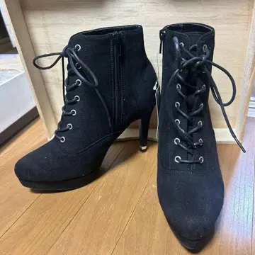 CECIL McBEE 블랙 하이힐 부츠 M 사이즈