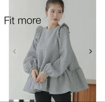 Fitmore 다이아 자카드 티어드 페플럼 블라우스