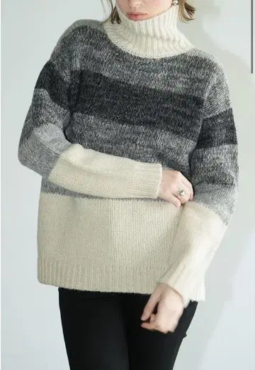 CLANE 그라데이션 보더 터틀 니트